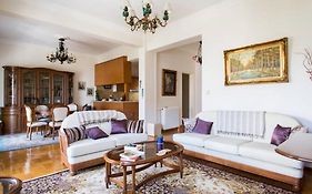 Large 3 Bedroom Apt With Terrace